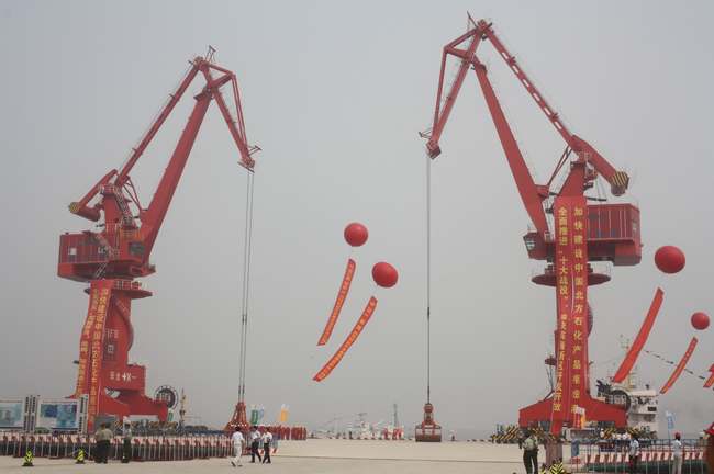 公司承建的南港工业区码头工程开港试通航