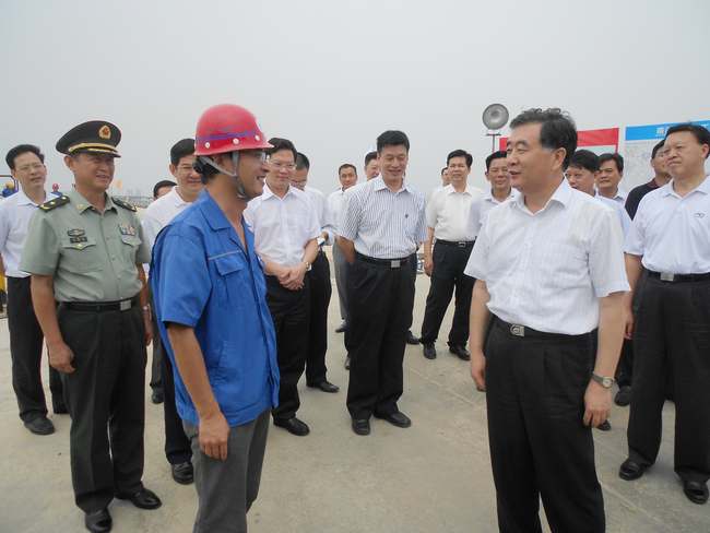 广东省委书记汪洋视察公司南澳大桥工地