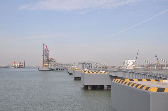 公司承建的天津港首个浮式LNG码头顺利交工验收