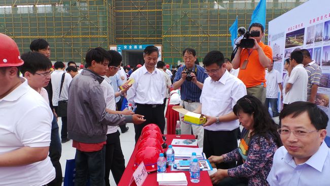 公司参加全国“安全生产月”宣传咨询日活动