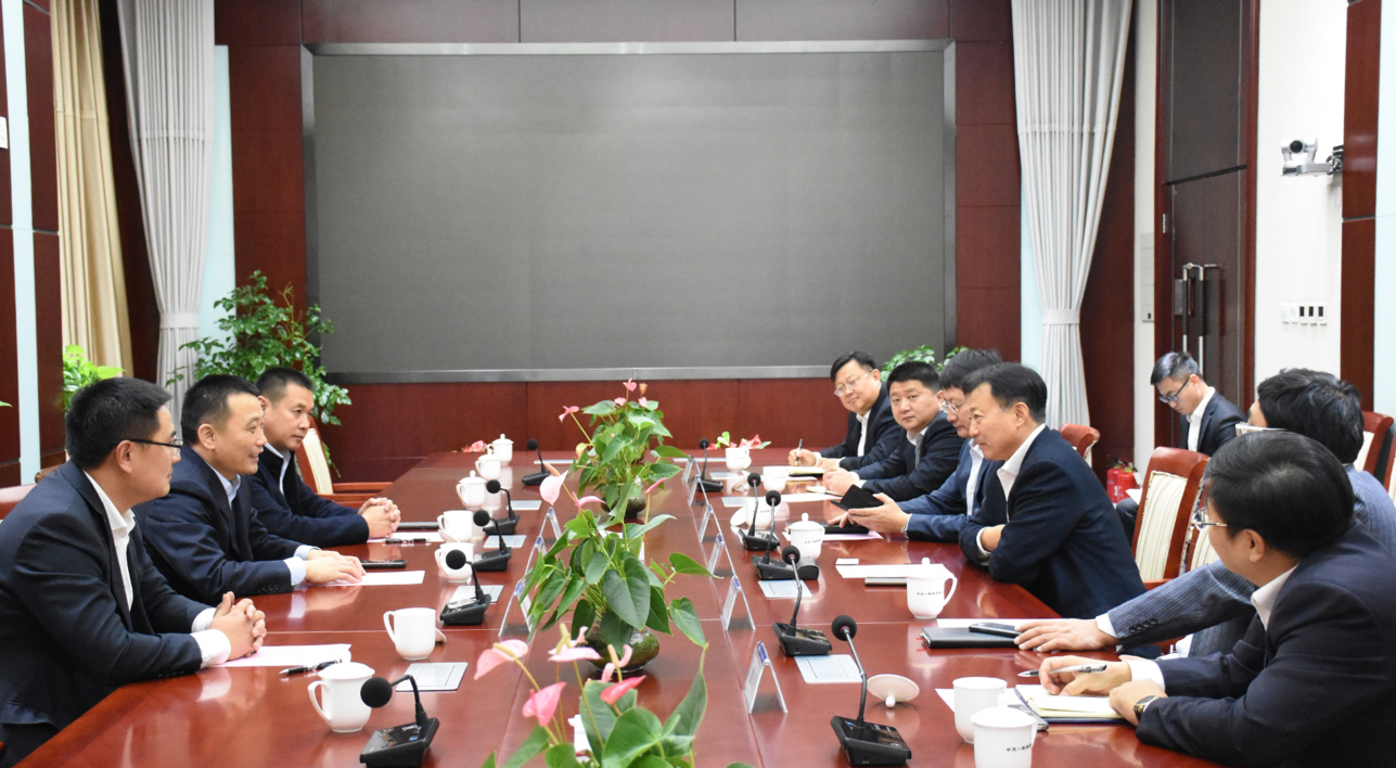 冠鲁集团总经理潘常华一行到公司交流座谈