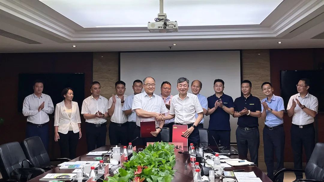 中交一航局与中联重科公司签订战略合作协议